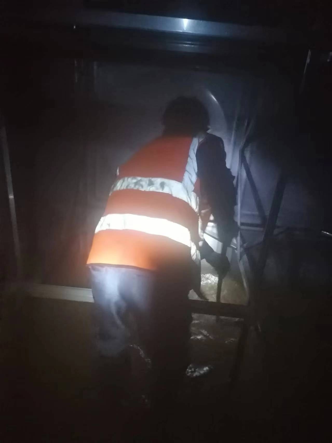 杭州里山清洗水箱公司(图1)