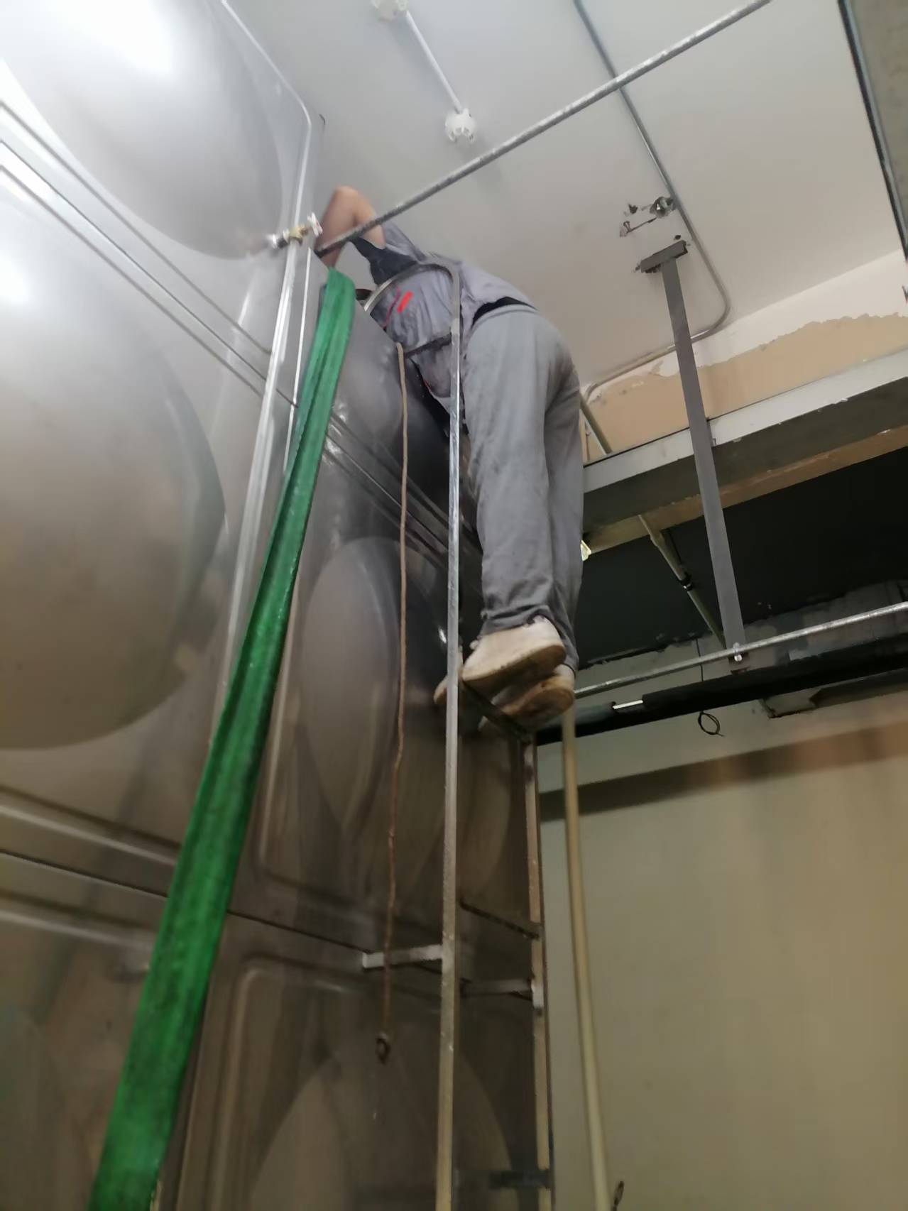 嘉兴长安学校水箱清洗，学校清洗水箱 学校生活水箱清洗(图1)