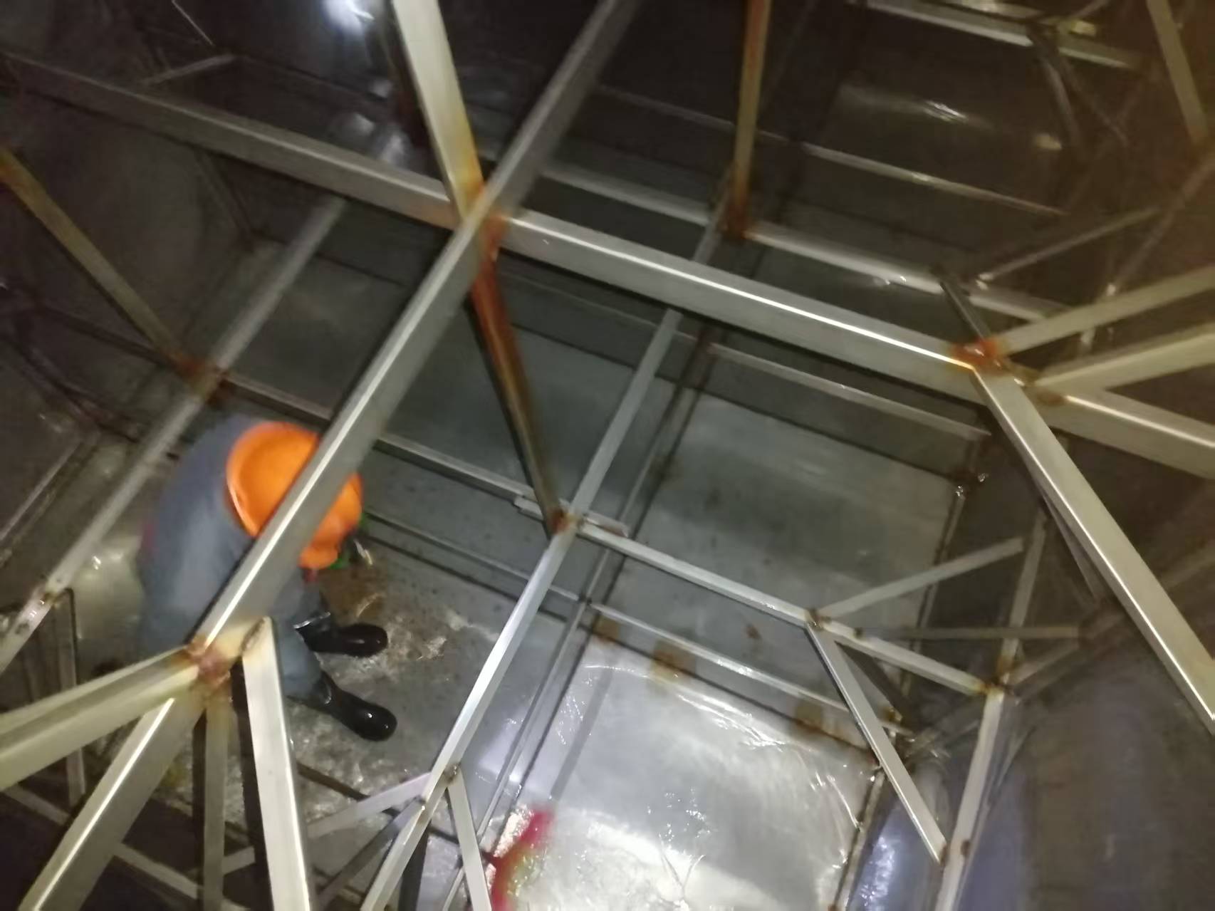 义乌福田街道商业区大楼生活水箱清洗(图1)